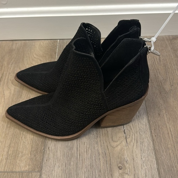 NEW! Vince Camuto Black Gibbela Woven Pointed Toe Ankle Bootie - Size 7.5 - Picture 3 of 10